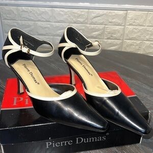 PIERRE Dumas black and bone heels. (7)
